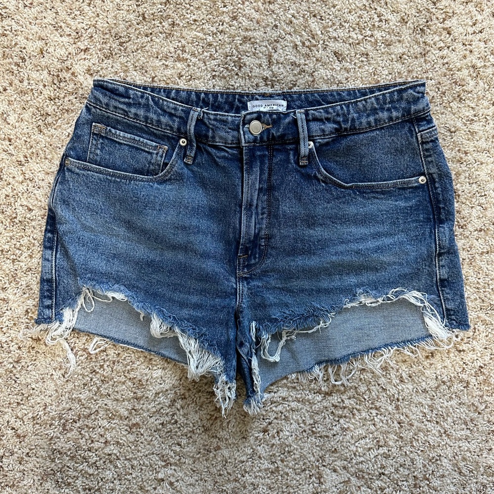 Good American Women’s Good Girlfriend Jean Short. Size 8/29. Indigo109. Like-New
